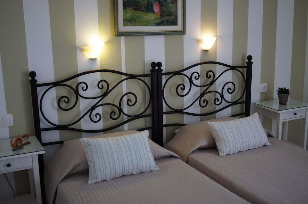 Hotel Cyclades 40/61