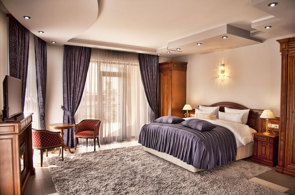 Multi Grand Hotel 12/68