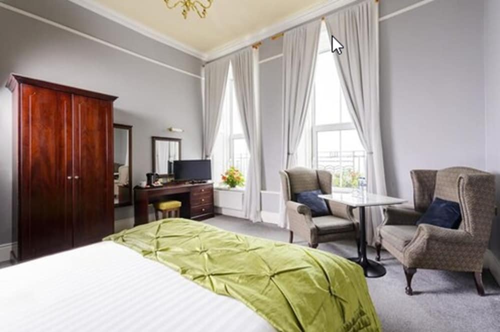 ROOM, DOUBLE BED