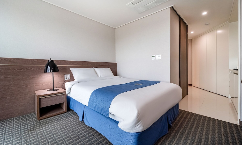 Golden Tulip Essential Namgang 24/49