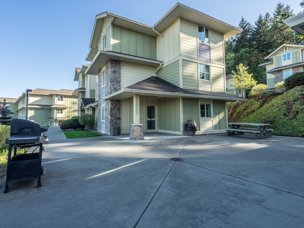 Vancouver Island University Residences 5/39
