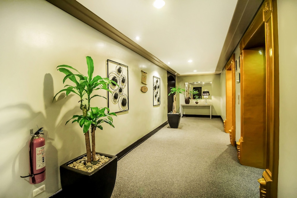 Makati Palace Hotel 4/50
