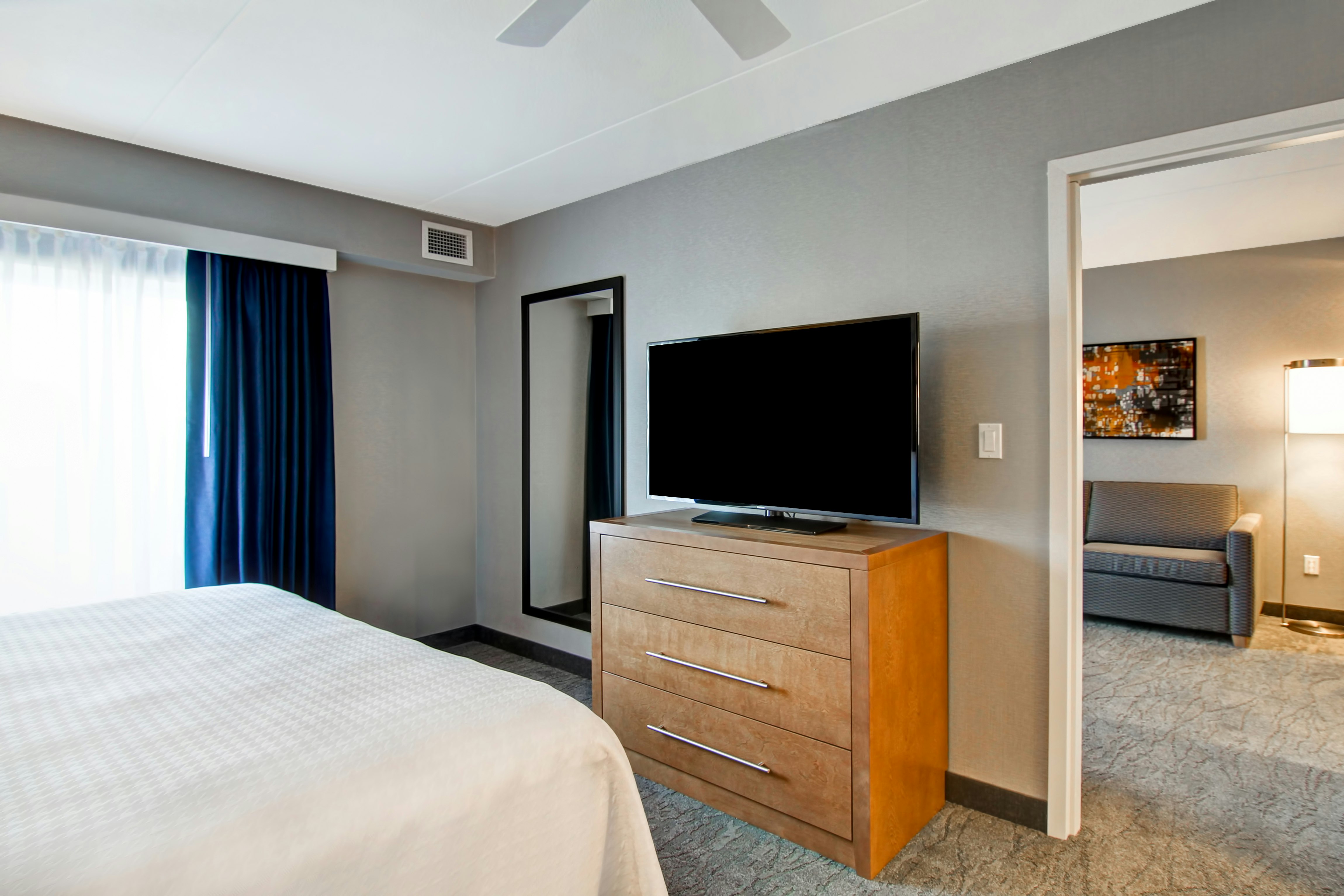 1 BEDROOM, SUITE, KING BED