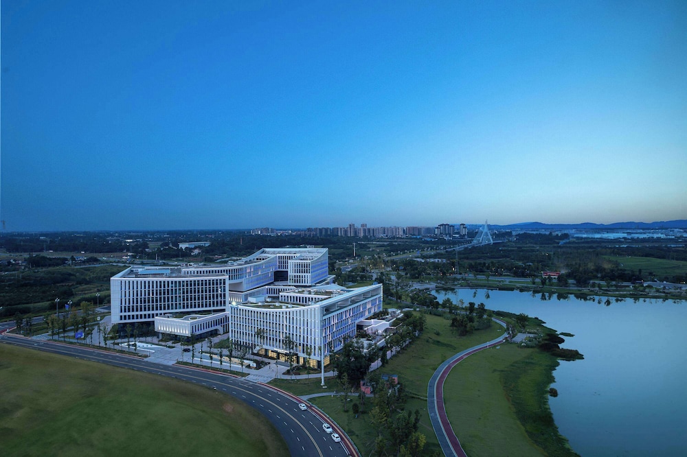 Days Hotel by Wyndham Qionglai Yangan New Town 26/27
