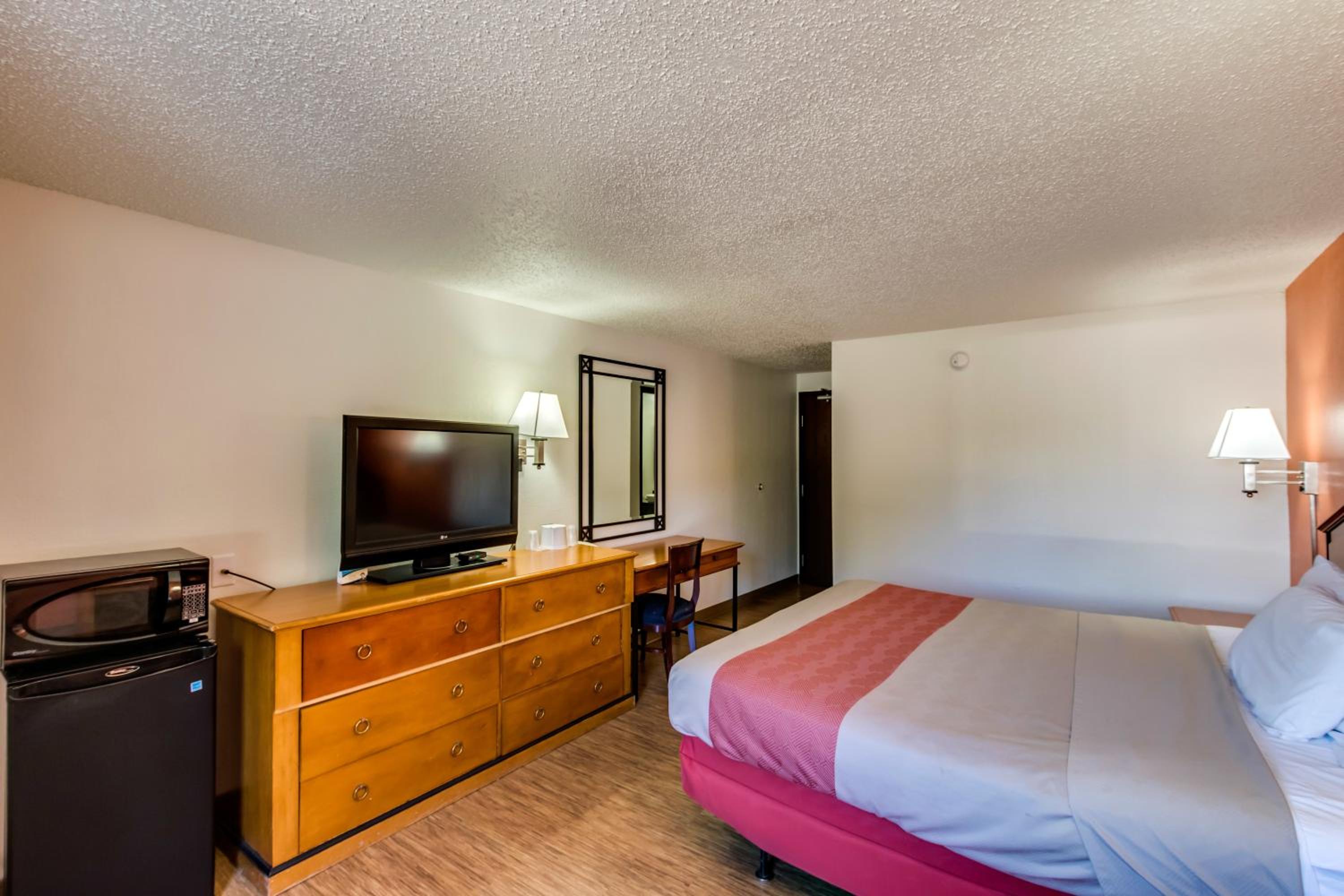 غرفة بسرير كينج، Motel6 Albert Lea, MN 10/10