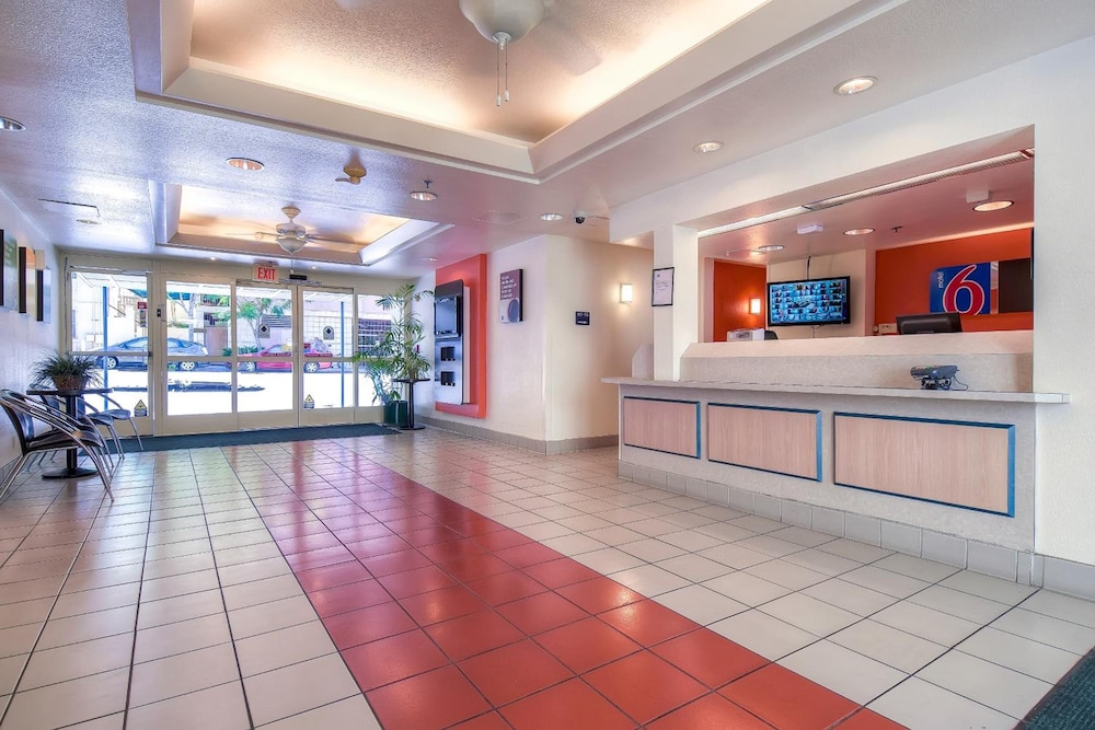 Motel6 San Diego, CA - Downtown 8/50