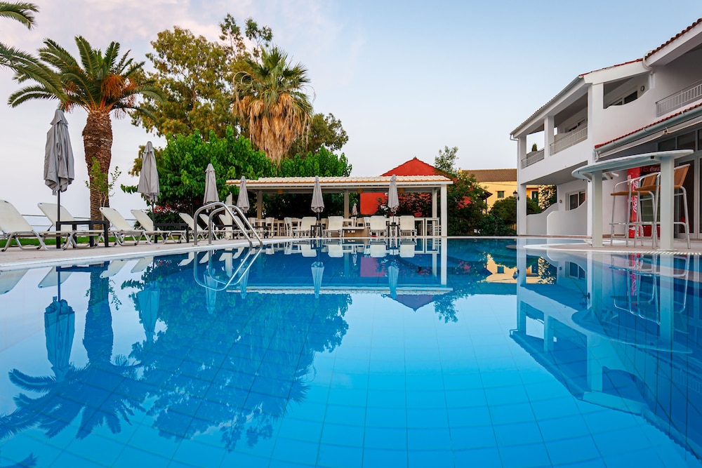 Sirocco Hotel 2/36