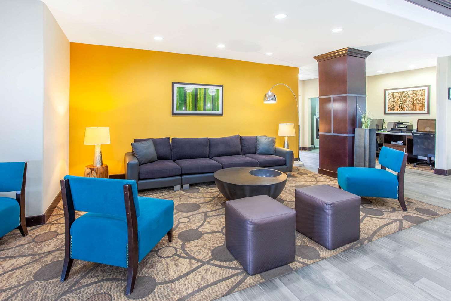 La Quinta Inn & Suites By Wyndham Gonzales Tx 12/17