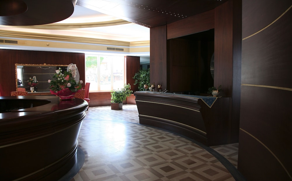 Hotel Royal 8/25