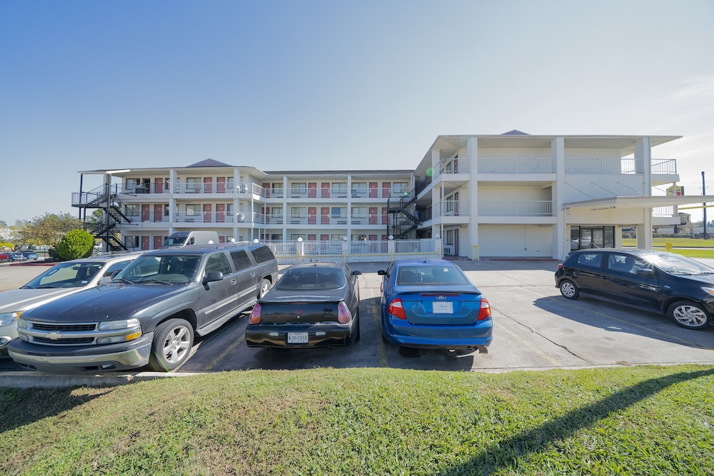 Americas Best Value Inn & Suites Humble 25/40