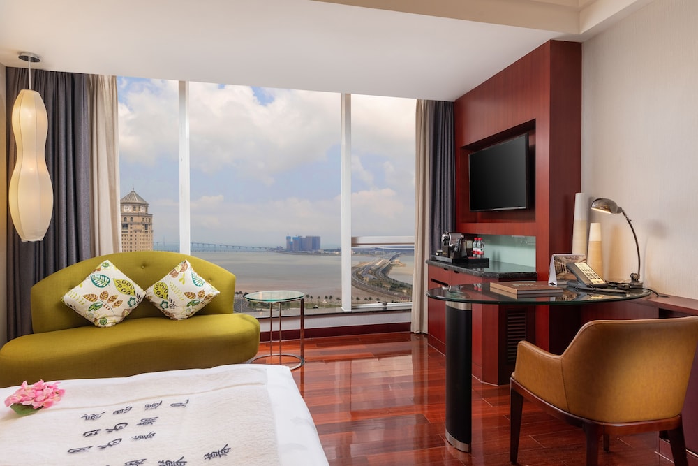 Zhuhai Charming Holiday Hotel 35/40