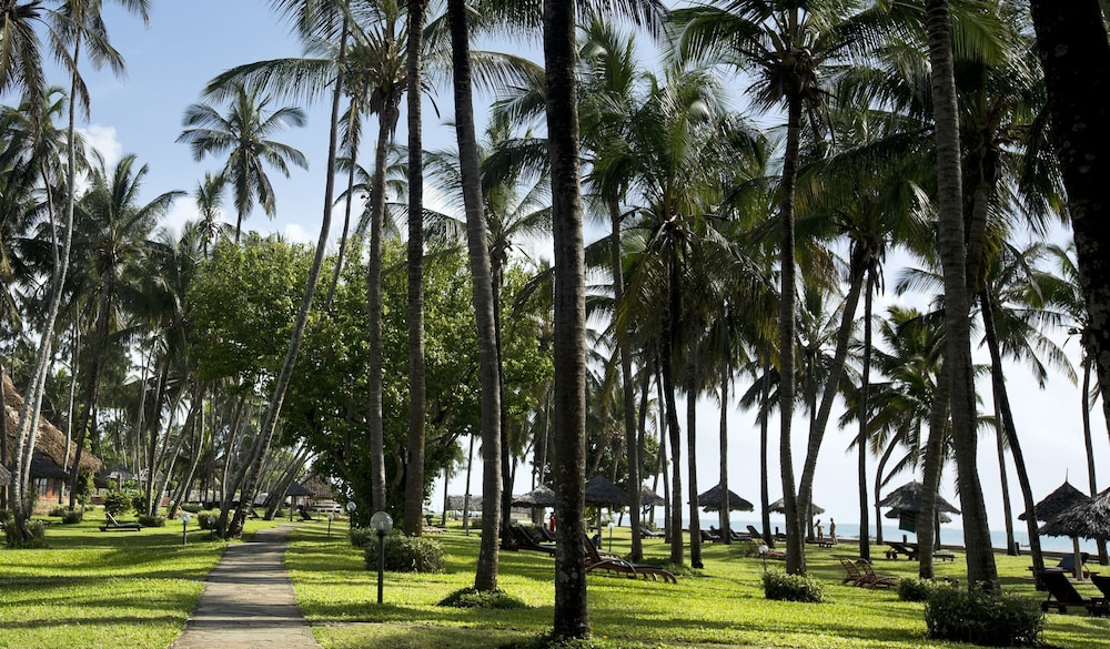 Neptune Village Beach Resort & Spa 46/59