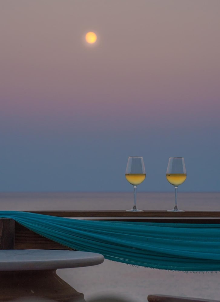 Porto Koukla Beach Hotel 78/89