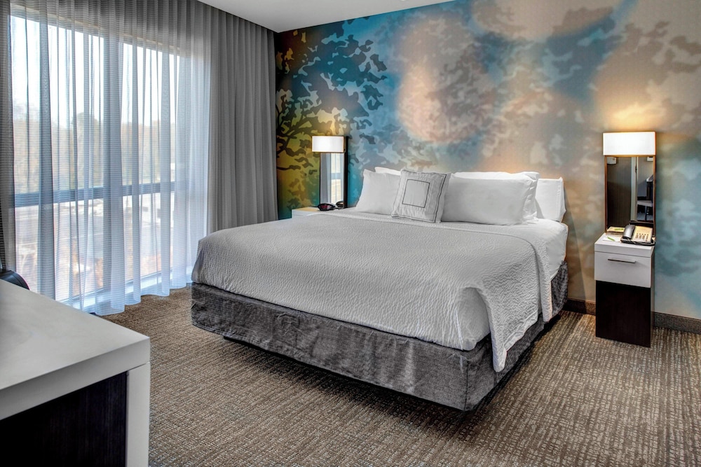 Suite, King Bed, Sofa, Accessible