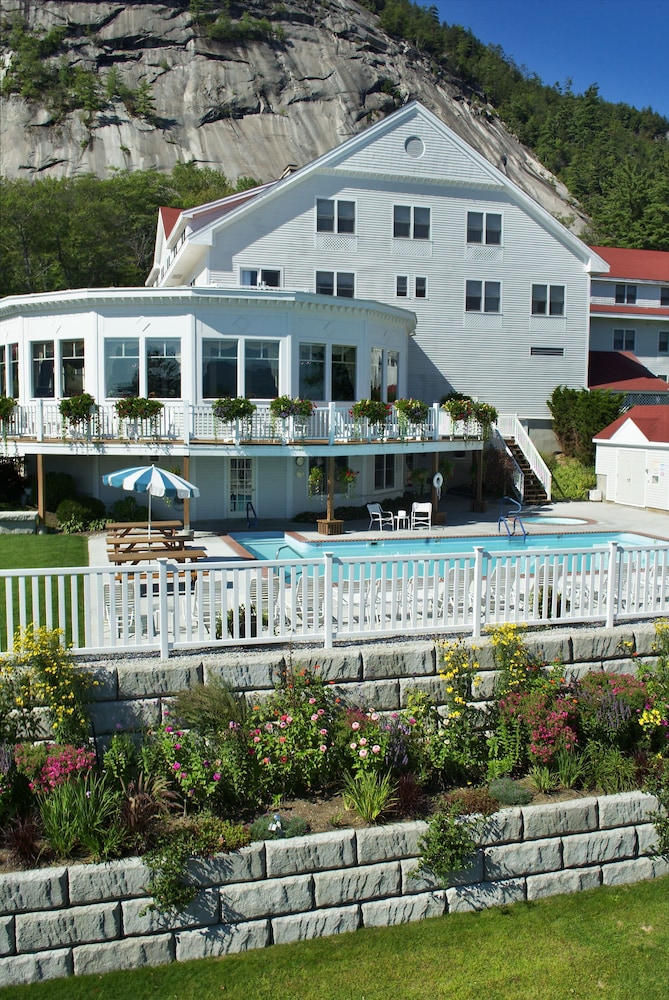 The White Mountain Hotel And Resort 2/49