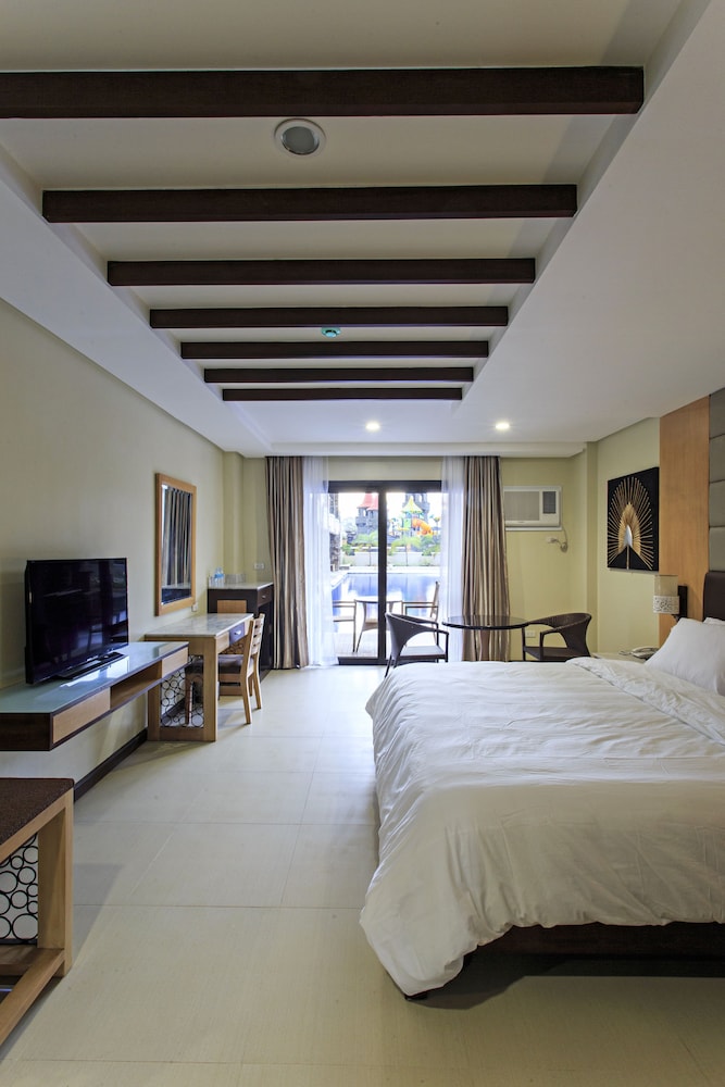 Cebu Westown Lagoon - South Wing 31/57