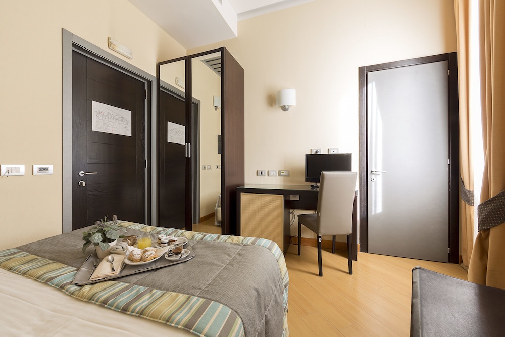 Hotel Naples 24/71