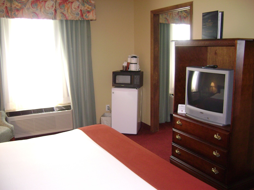 Holiday Inn Express Irwin (PA TPK Exit 67) 9/24