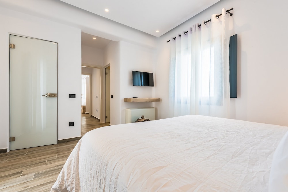 Portes Mykonos Suites And Villas 12/77