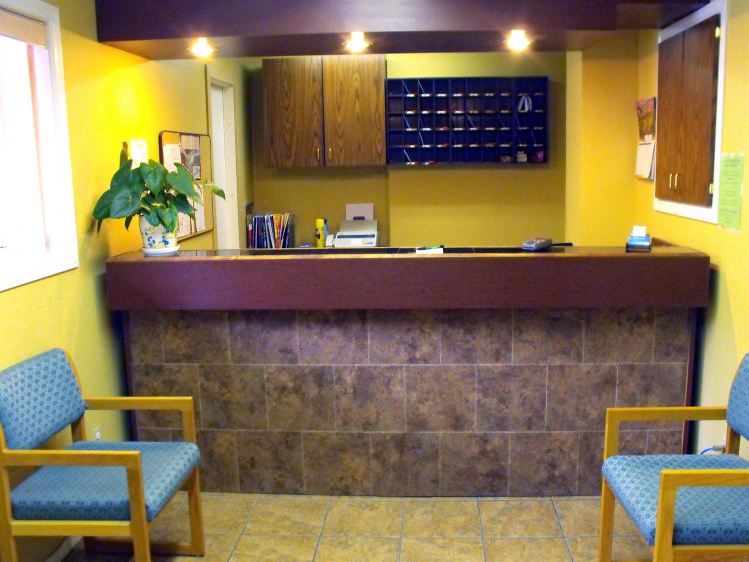 Canadas Best Value Inn Mile 0 6/10