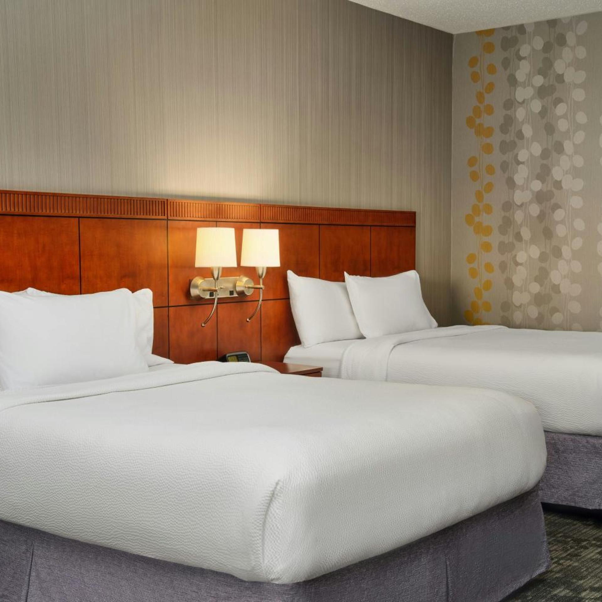 Room, 2 Queen Beds, Bathtub, Accessible