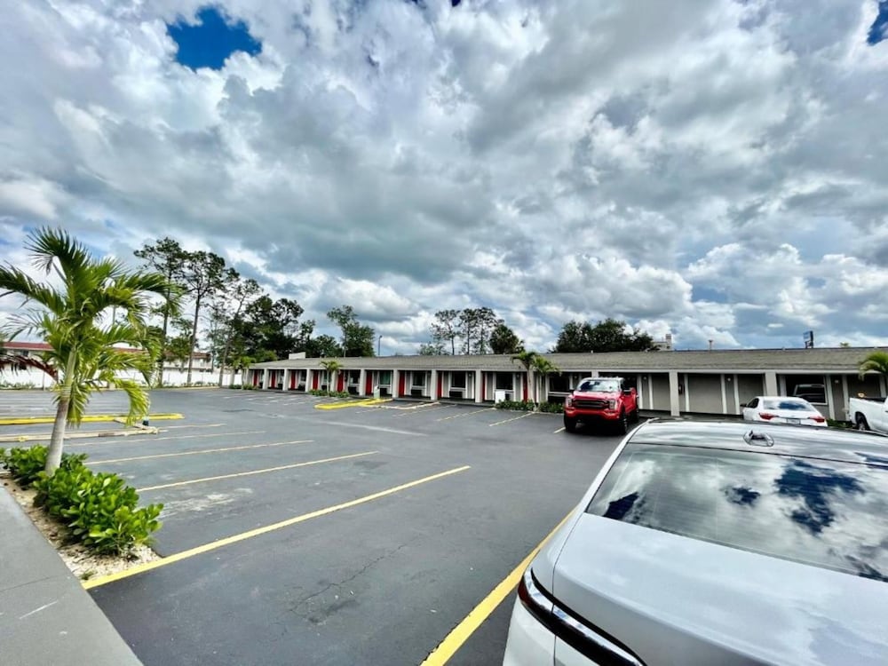 Super 8 by Wyndham Kissimmee/Orlando 23/50