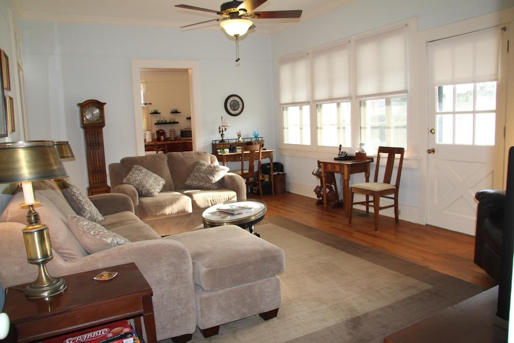 Riverboat Bed & Breakfast 24/43