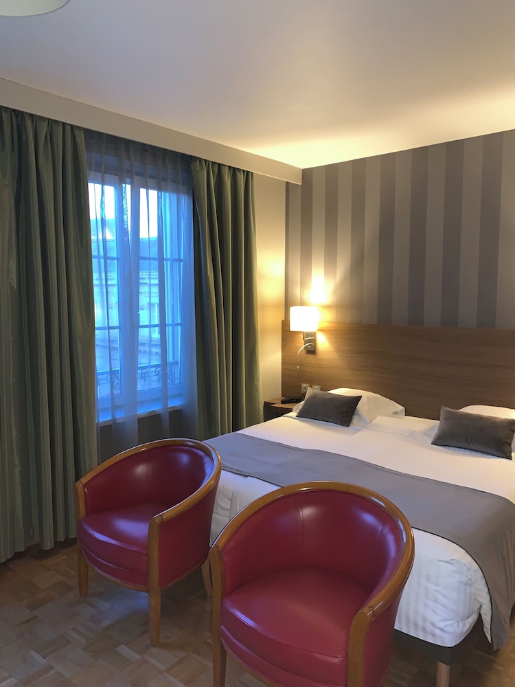 SUPERIOR, DOUBLE BED, BATHTUB