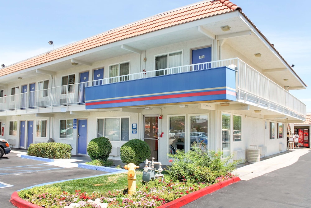 Motel6 Lancaster, CA 5/53