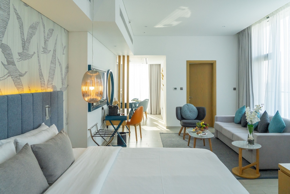 SKYLINE, SUITE