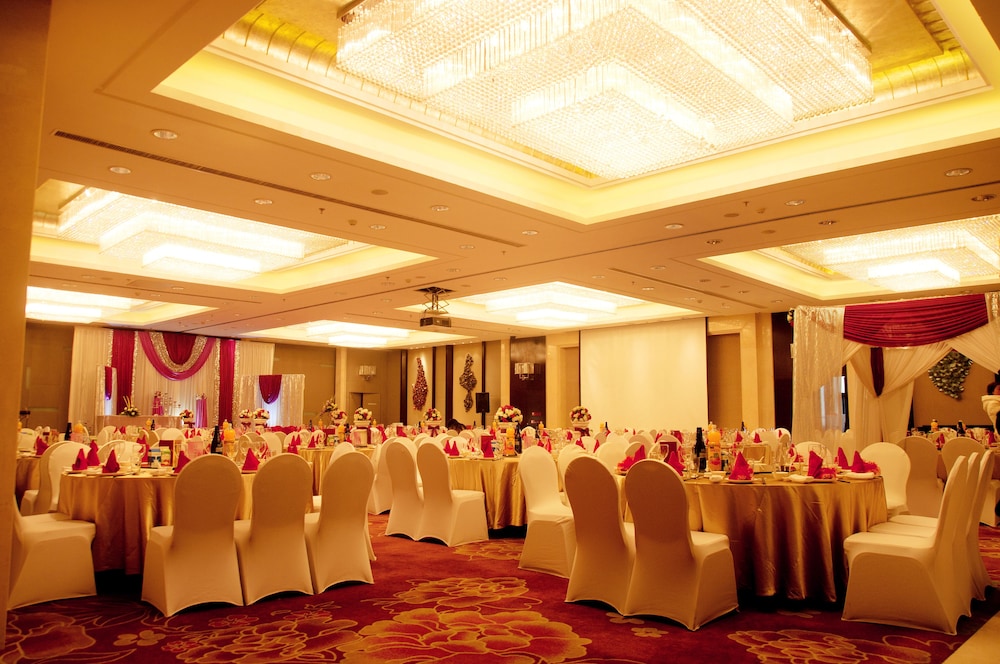 Riviera Hotel Ningbo 18/19