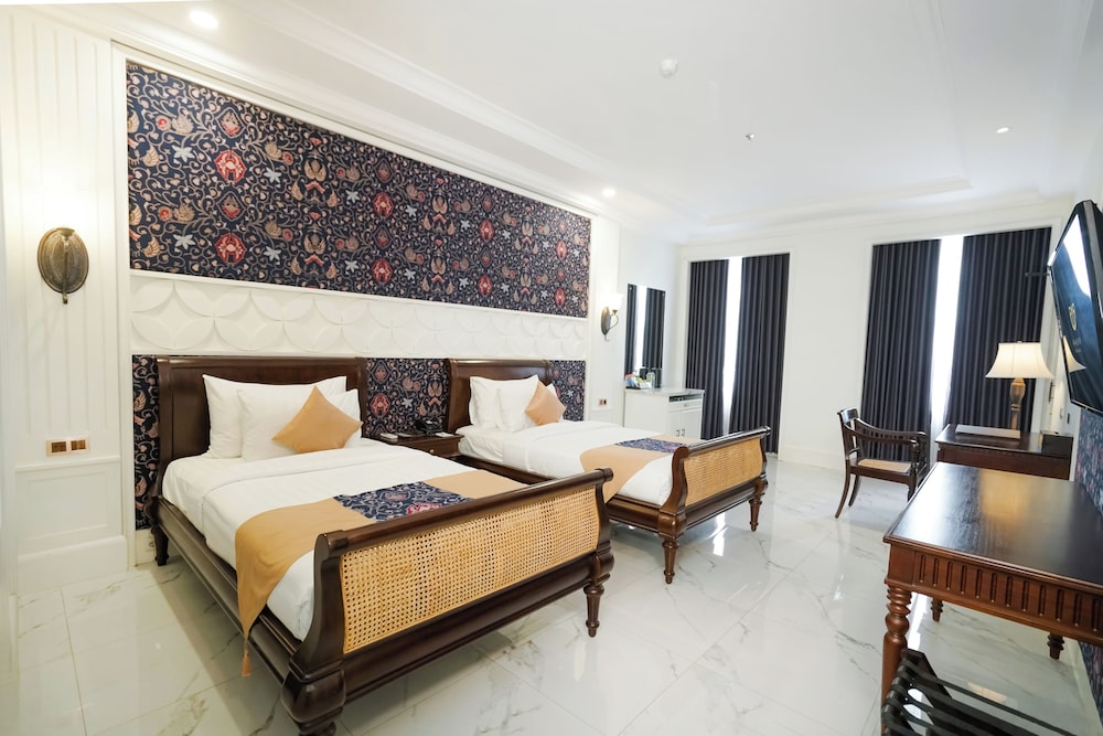 EXECUTIVE, TWIN BEDS