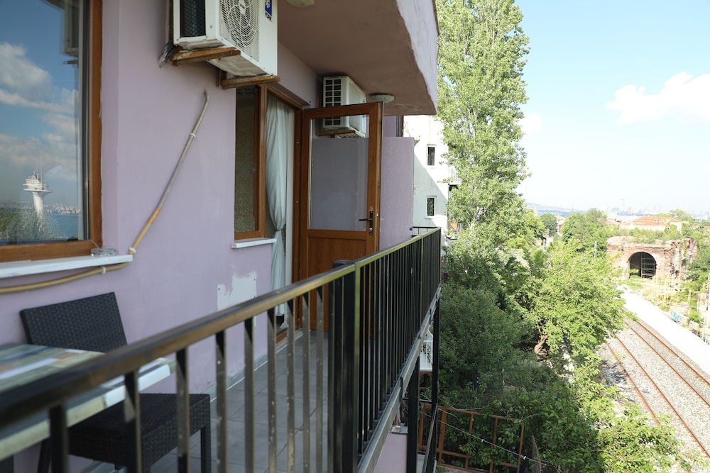Sea House Suites 6/50