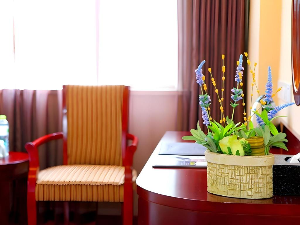 Greentree Inn Zhenjiang Science And Technology University Youth Square Express Hotel 36/41