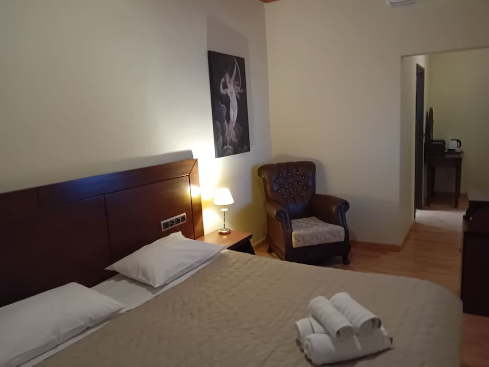 DIAS HOTEL 47/77