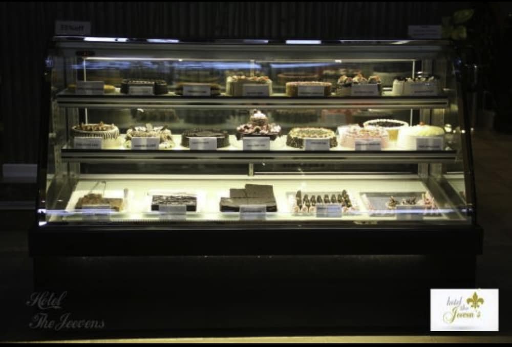 Hotel The Jeevens 1/32