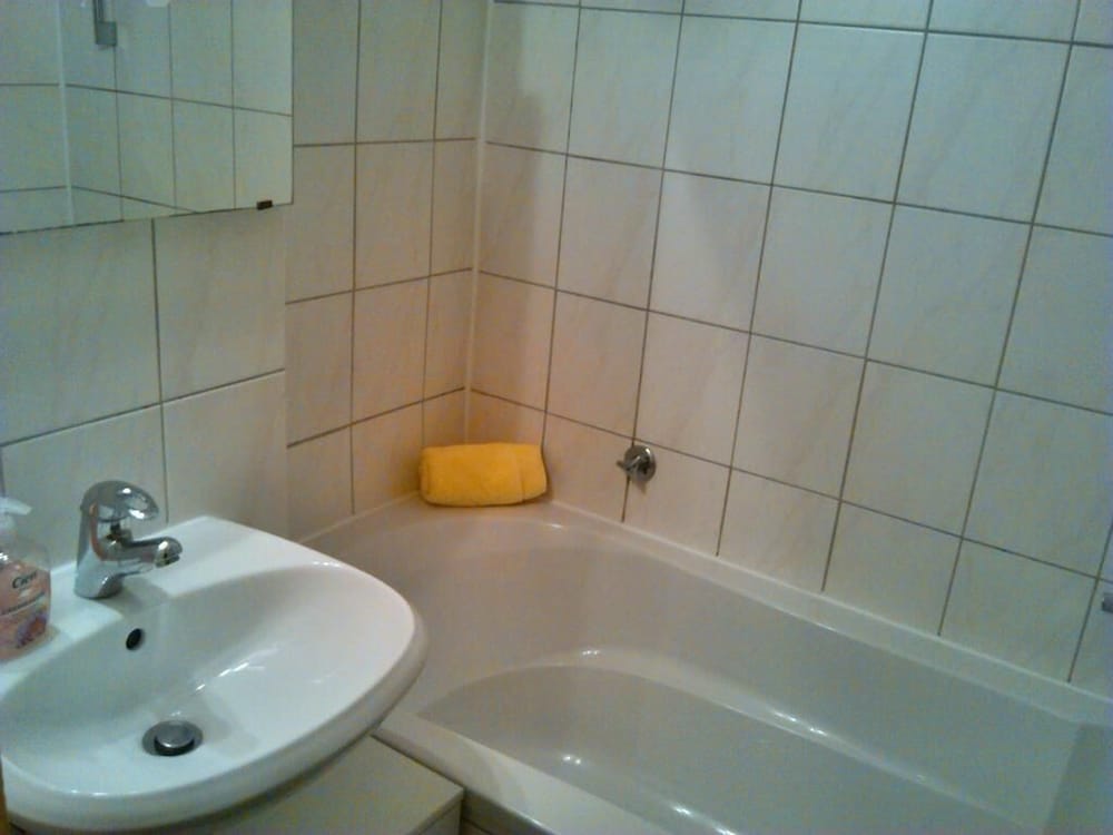 APARTMENT, PRIVATE BATHROOM
