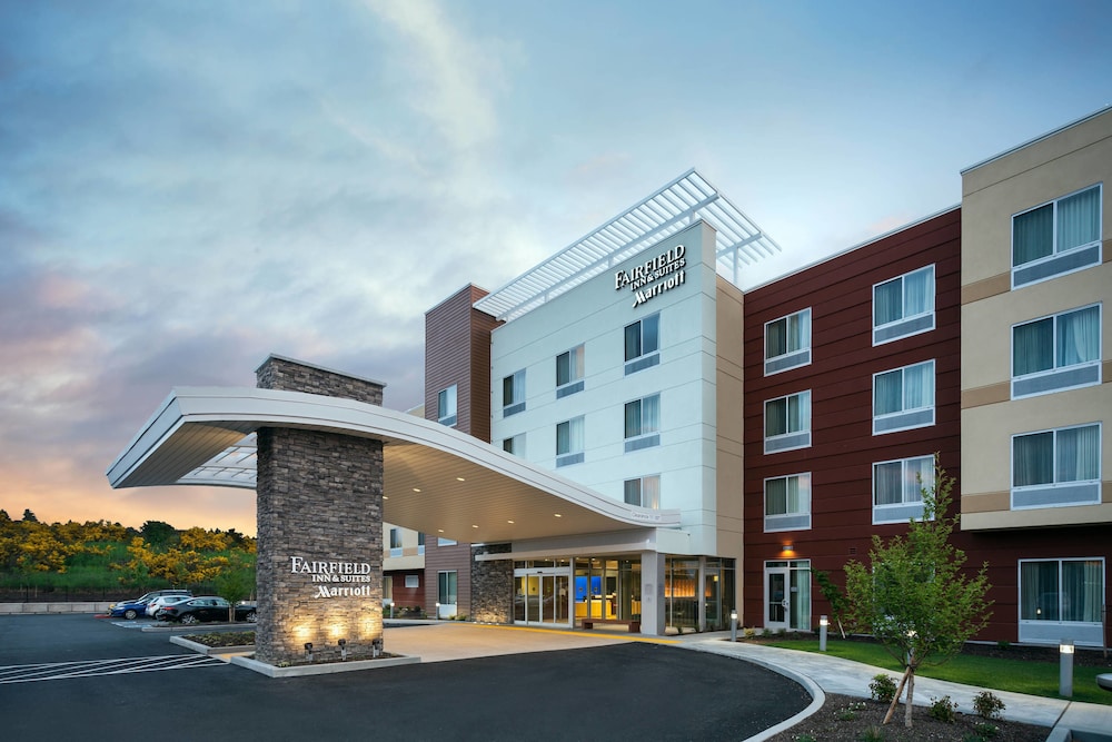 Fairfield Inn Suites Tacoma Dupont 1/33