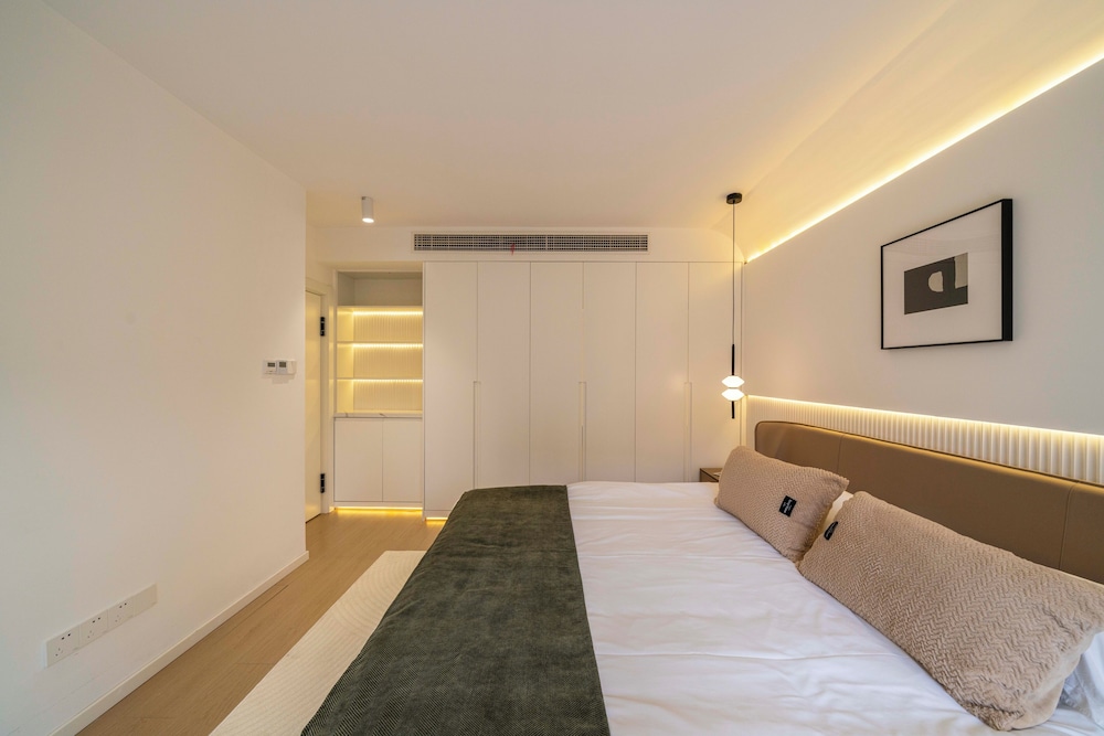 Senior, Apartment, 1 Queen and 1 Double Bed