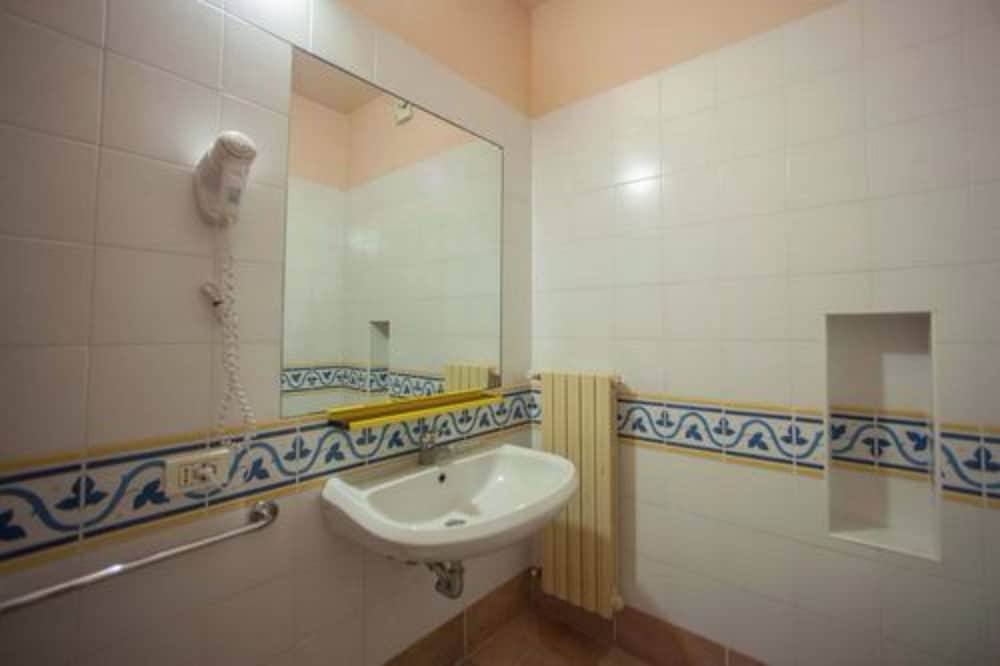 The Garda Village 48/55