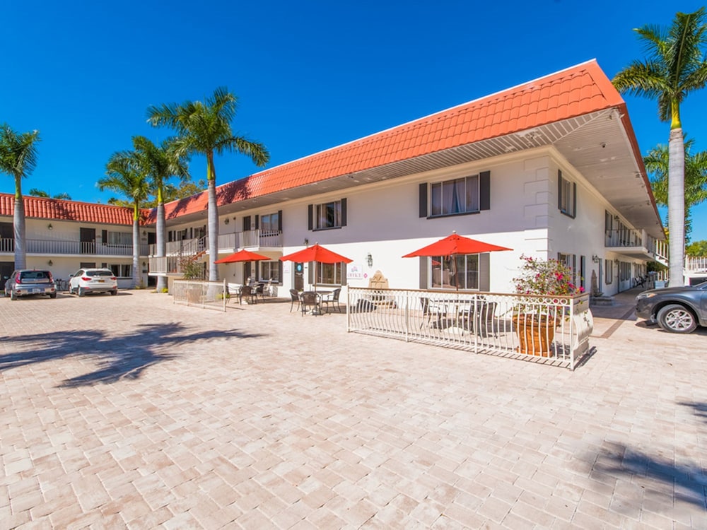 Hibiscus Suites - Gateway to Siesta Key 38/44
