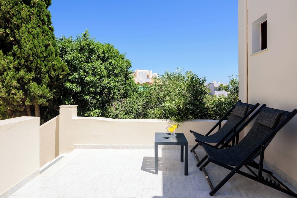 Pension Petros 44/48