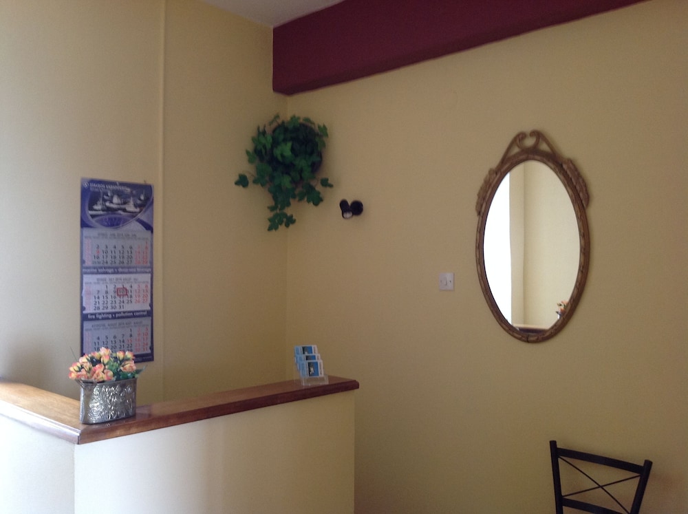 Travlos Studios 6/36