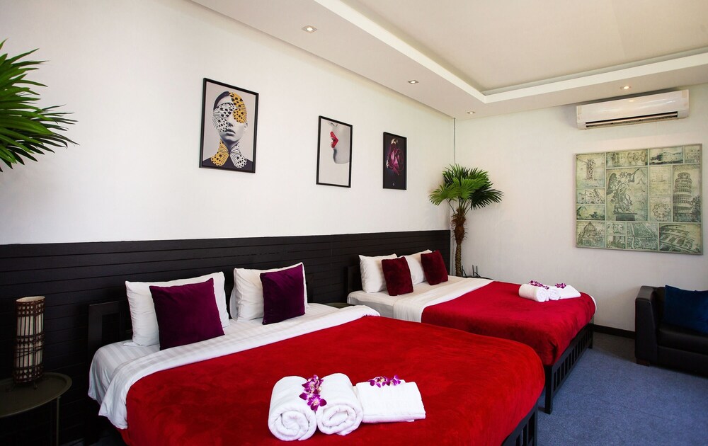 Hollywood Jomtien Beach 32/78