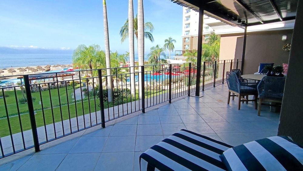 Grand Venetian Condominium 45/50