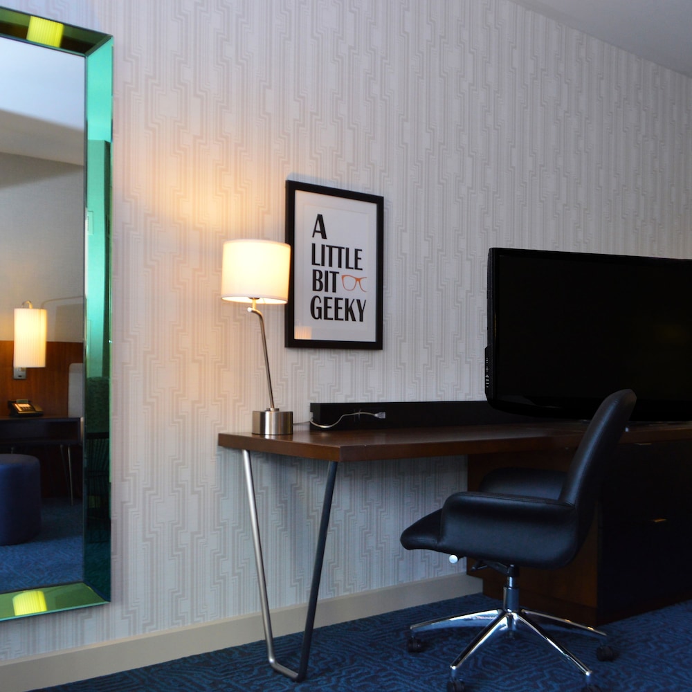 Doubletree By Hilton Newark Fremont 68/76
