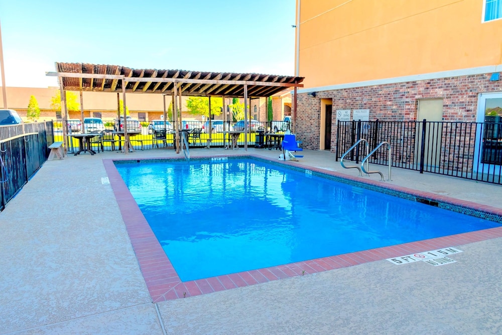 Spark By Hilton Pearland 1/37