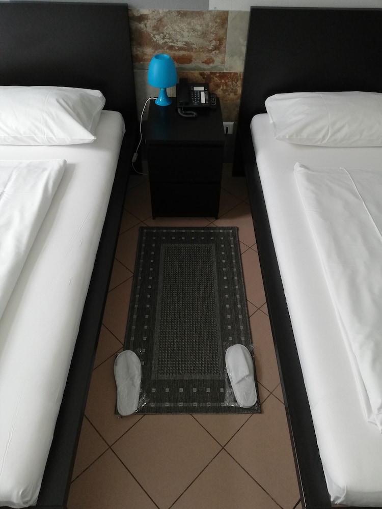 Angel Hotel 6/31