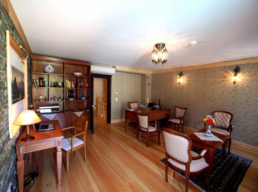 Lalinn Hotel 62/72