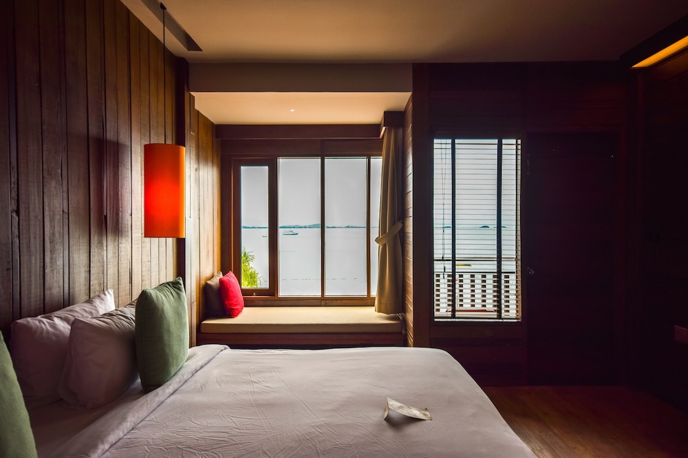BAAN PLOY SEA 18/50